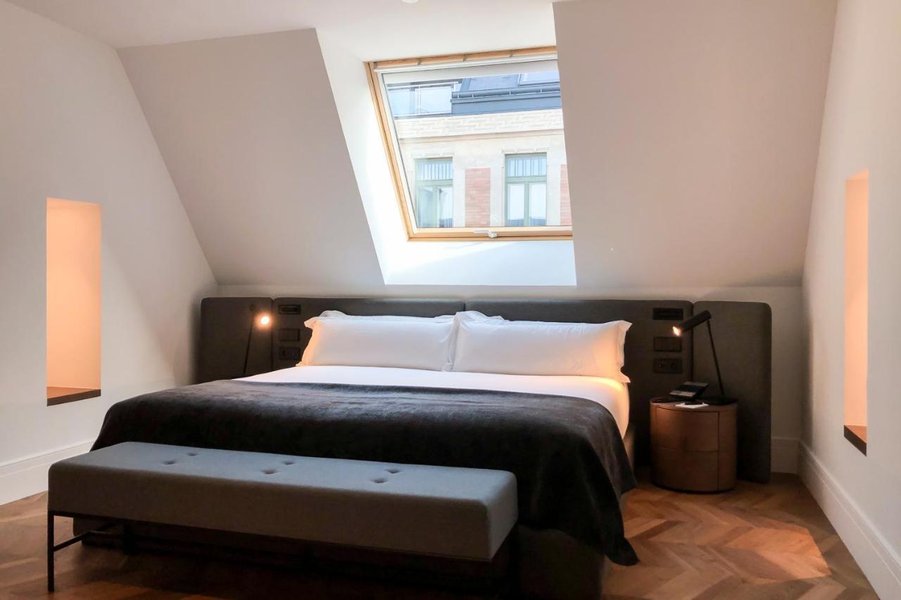 Kozmo Hotel Suites & Spa - Small Luxury Hotels Of The World Budapest Exterior photo A room at the hotel