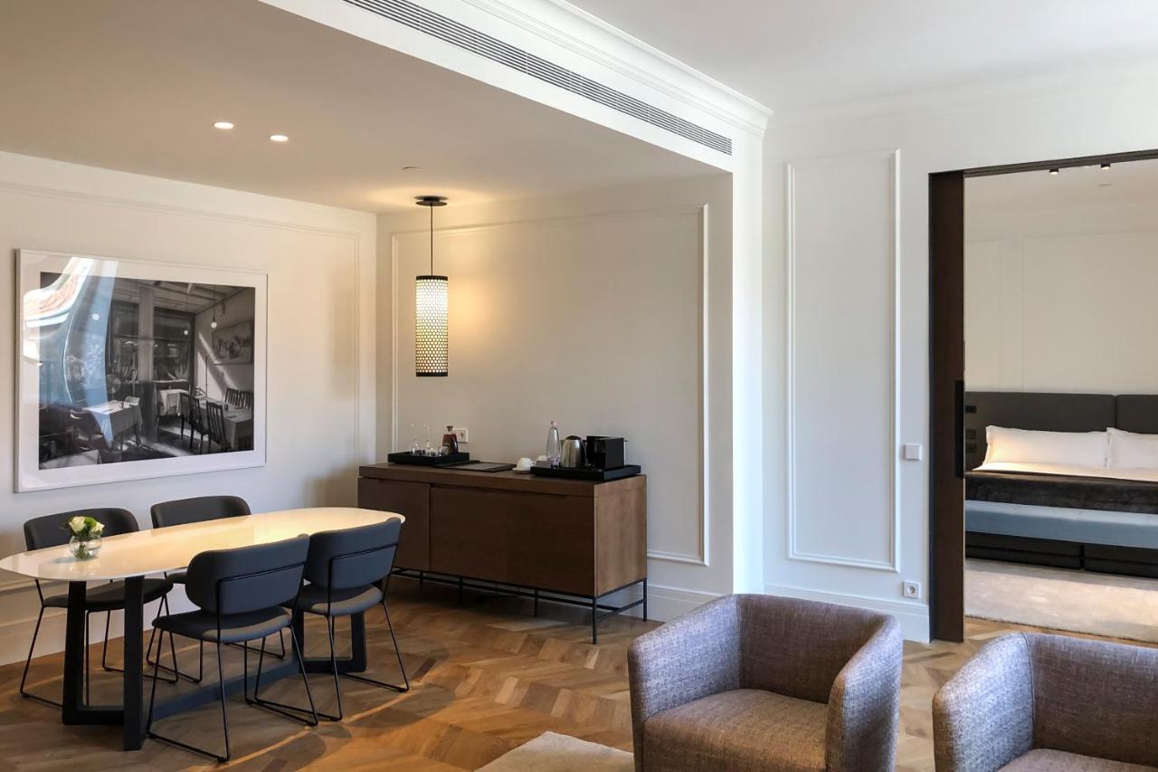 Kozmo Hotel Suites & Spa - Small Luxury Hotels Of The World Budapest Exterior photo A suite at the hotel