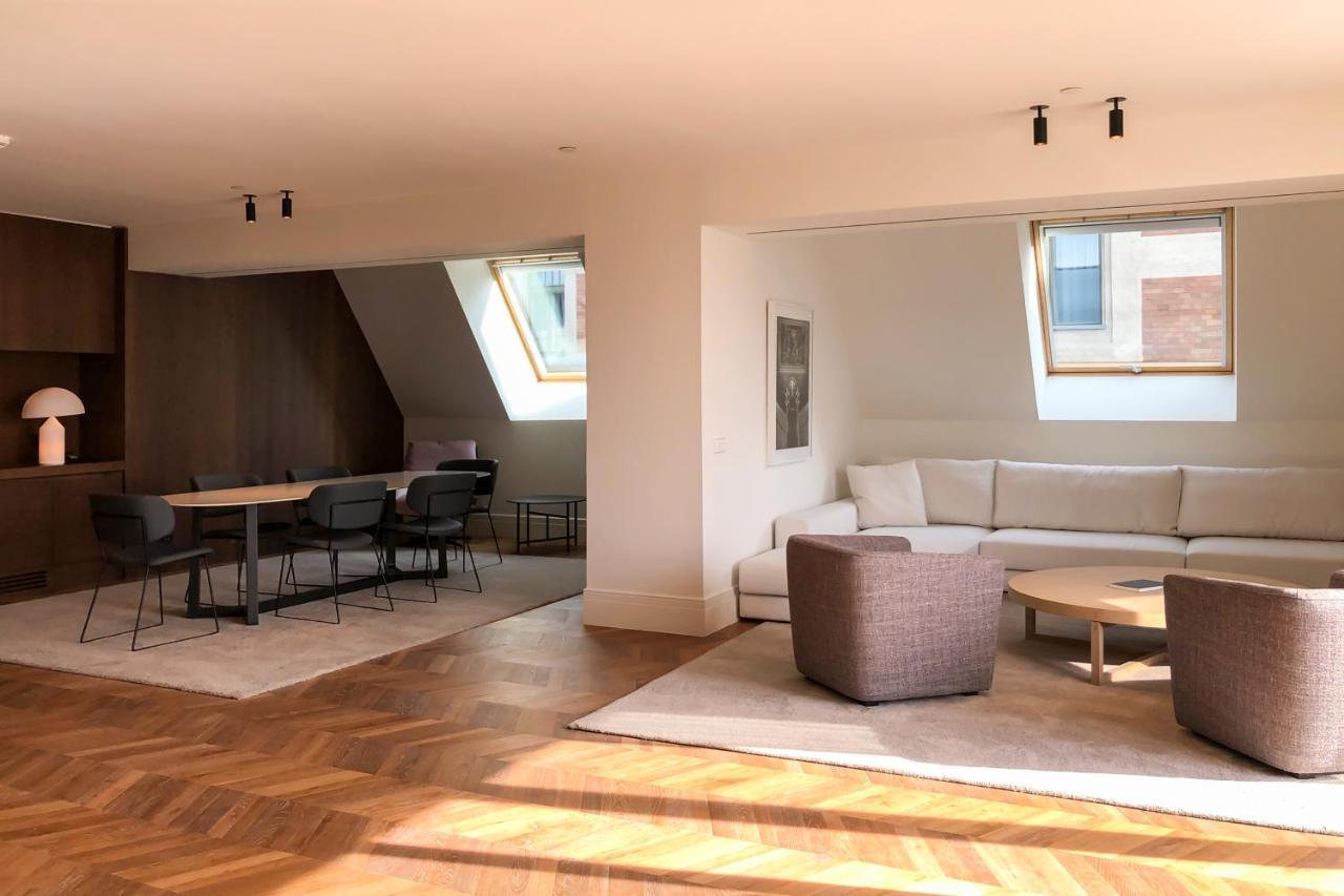 Kozmo Hotel Suites & Spa - Small Luxury Hotels Of The World Budapest Exterior photo The interior of a penthouse apartment