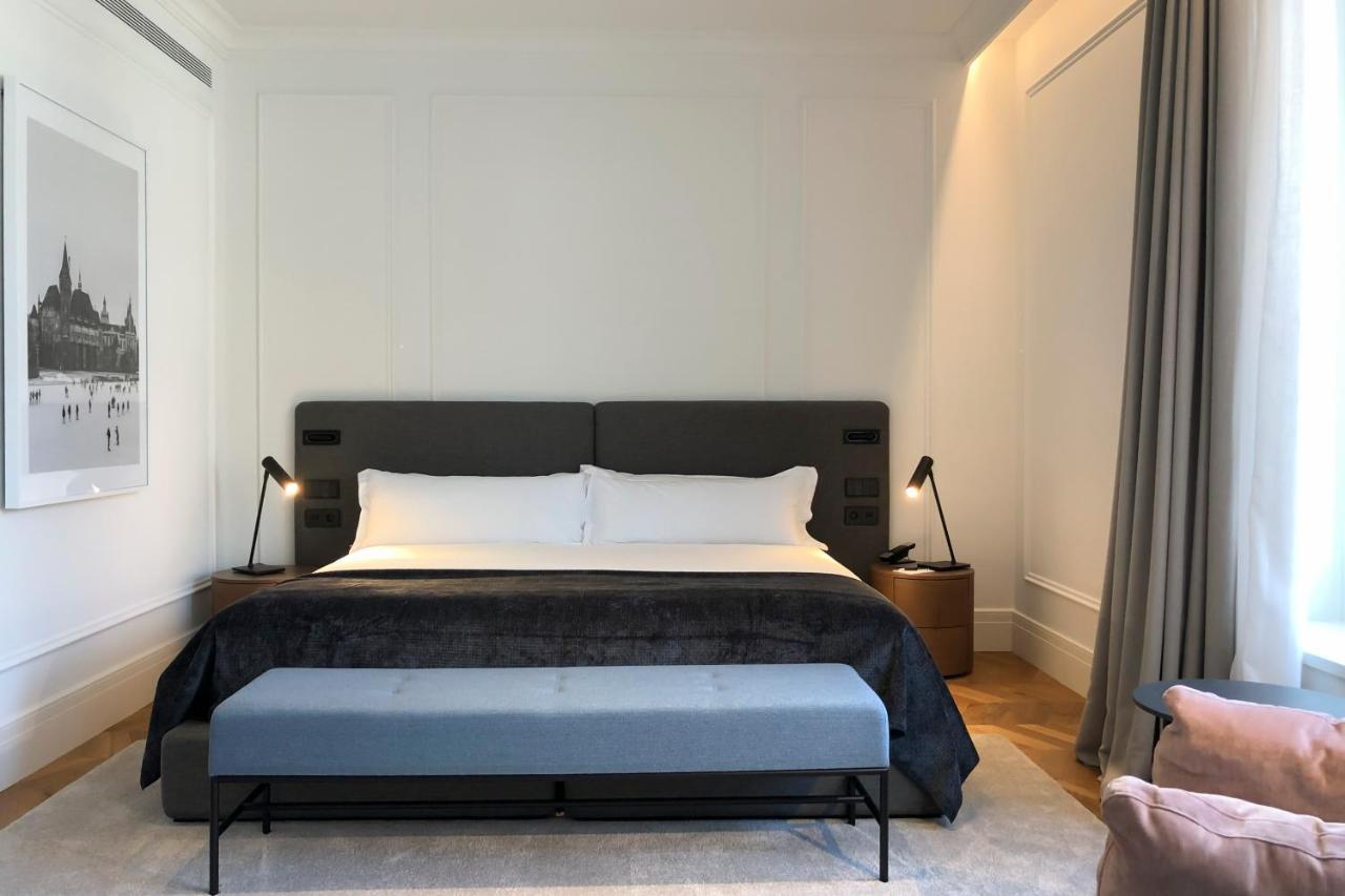 Kozmo Hotel Suites & Spa - Small Luxury Hotels Of The World Budapest Exterior photo A bedroom at the hotel