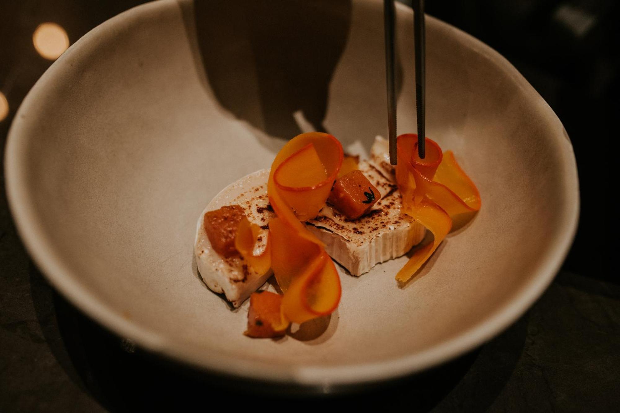 Kozmo Hotel Suites & Spa - Small Luxury Hotels Of The World Budapest Exterior photo A dish at the restaurant